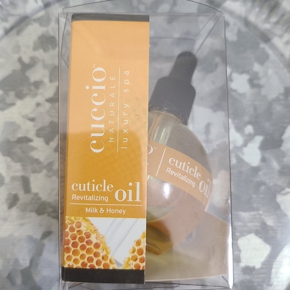 ⭐️40% Off⭐️ Cuccio Milk & Honey Manicure Cuticle Revitalizing Oil - Picture 4 of 5